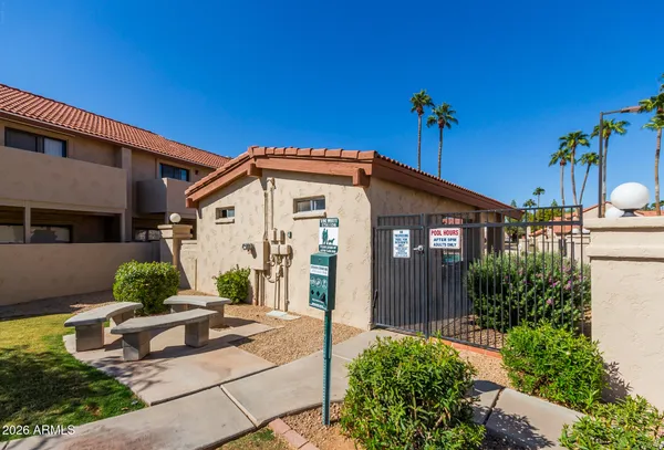 $199,900 | 286 West Palomino Drive, Unit 17, Chandler, AZ 85225