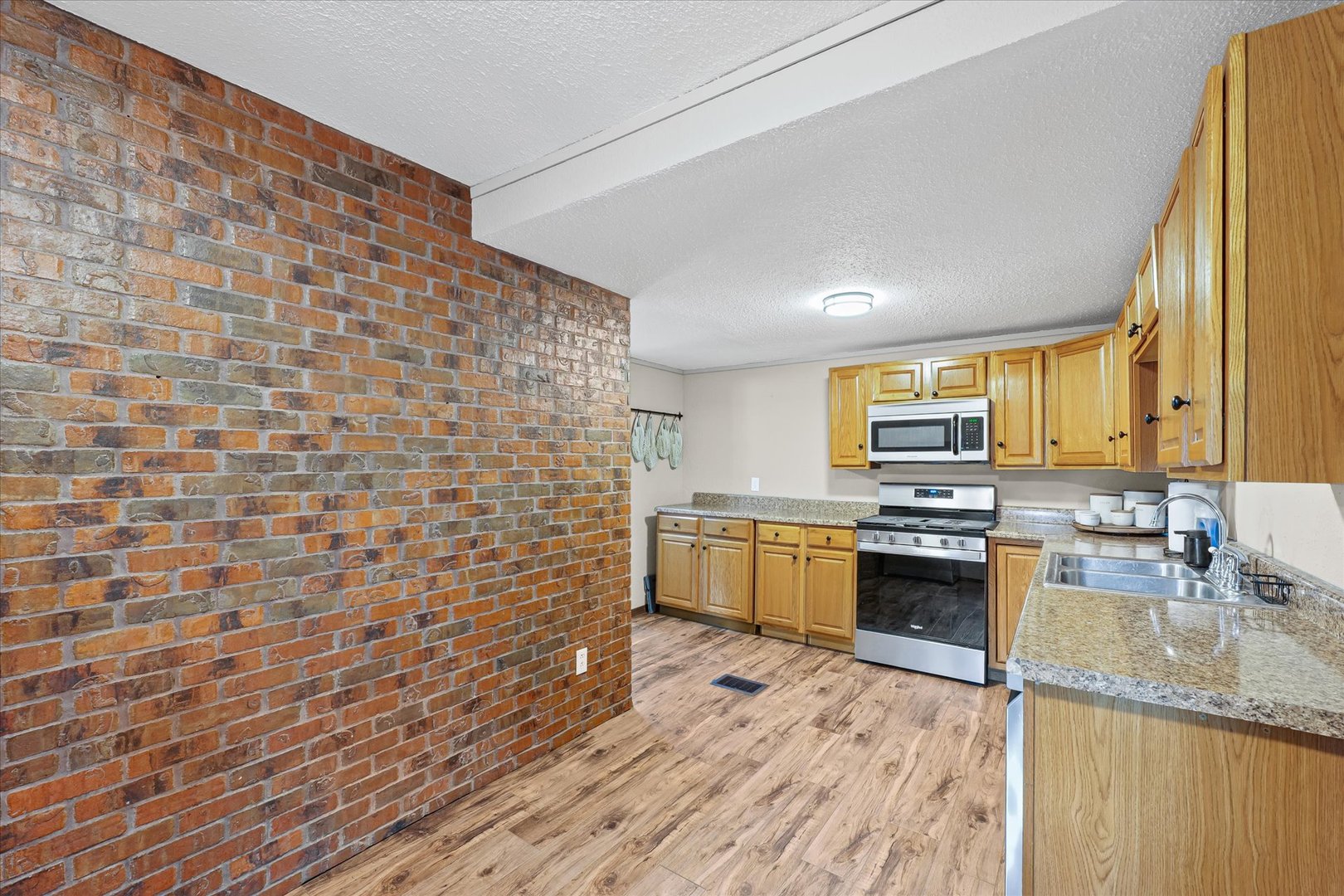 1910 Adams Street Tilton, IL 61833 - Photo 10 of 26