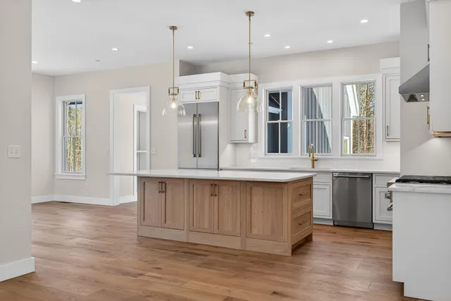 $1,798,000 | 9 Acorn Avenue, Kennebunkport, ME 04046