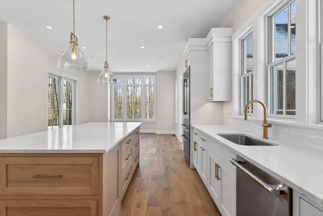 $1,798,000 | 9 Acorn Avenue, Kennebunkport, ME 04046