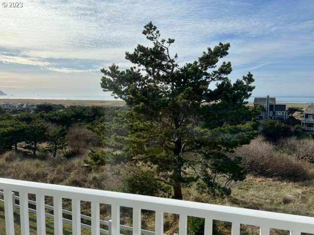 5130 High Ridge Road Gearhart, OR 97138 - Photo 21 of 26 Deck