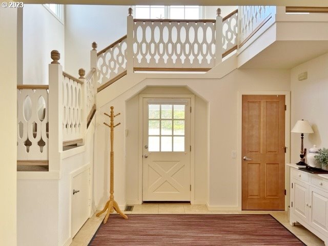 5130 High Ridge Road Gearhart, OR 97138 - Photo 8 of 26 Entrance/Foyer