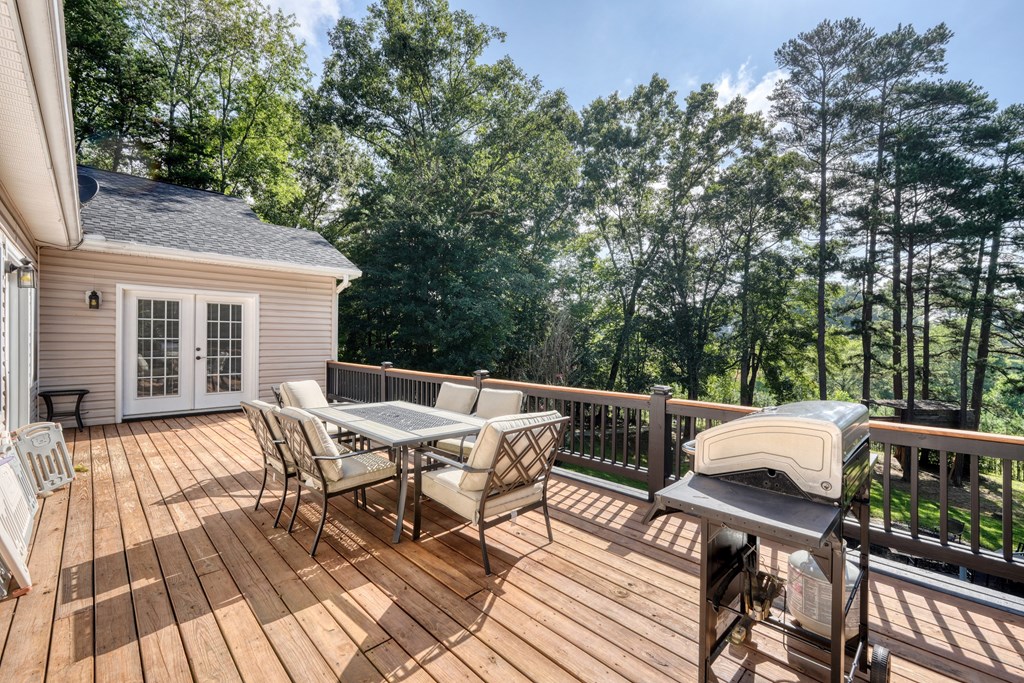 79 Mashie Lane Murphy, NC 28906 - Photo 65 of 76 a view of a patio with table and chairs with wooden floor and fence