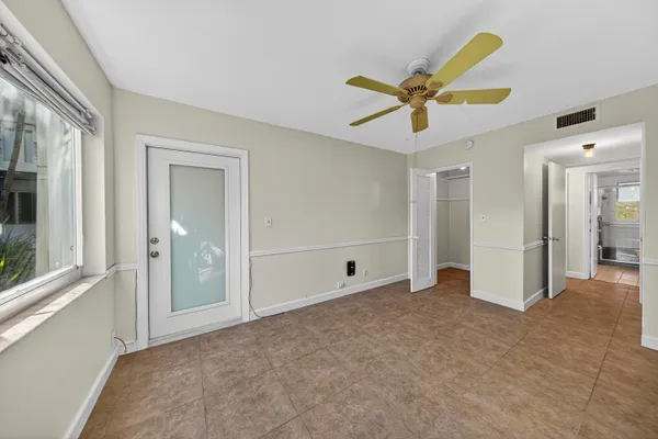a view of empty room with ceiling fan