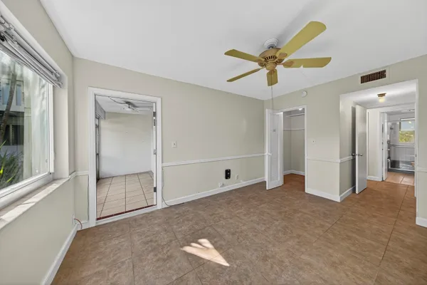 a view of empty room with ceiling fan