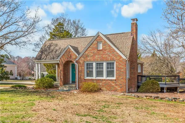 $424,900 | 1916 Guilford College Road, Jamestown, NC 27282