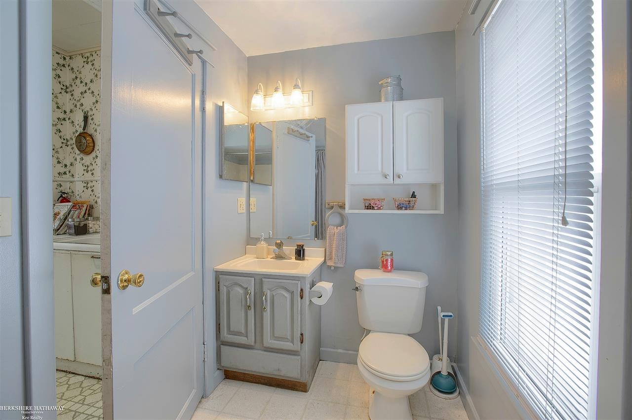 9405 Dolan Road Columbus, MI 48063 - Photo 16 of 27 Main Bathroom