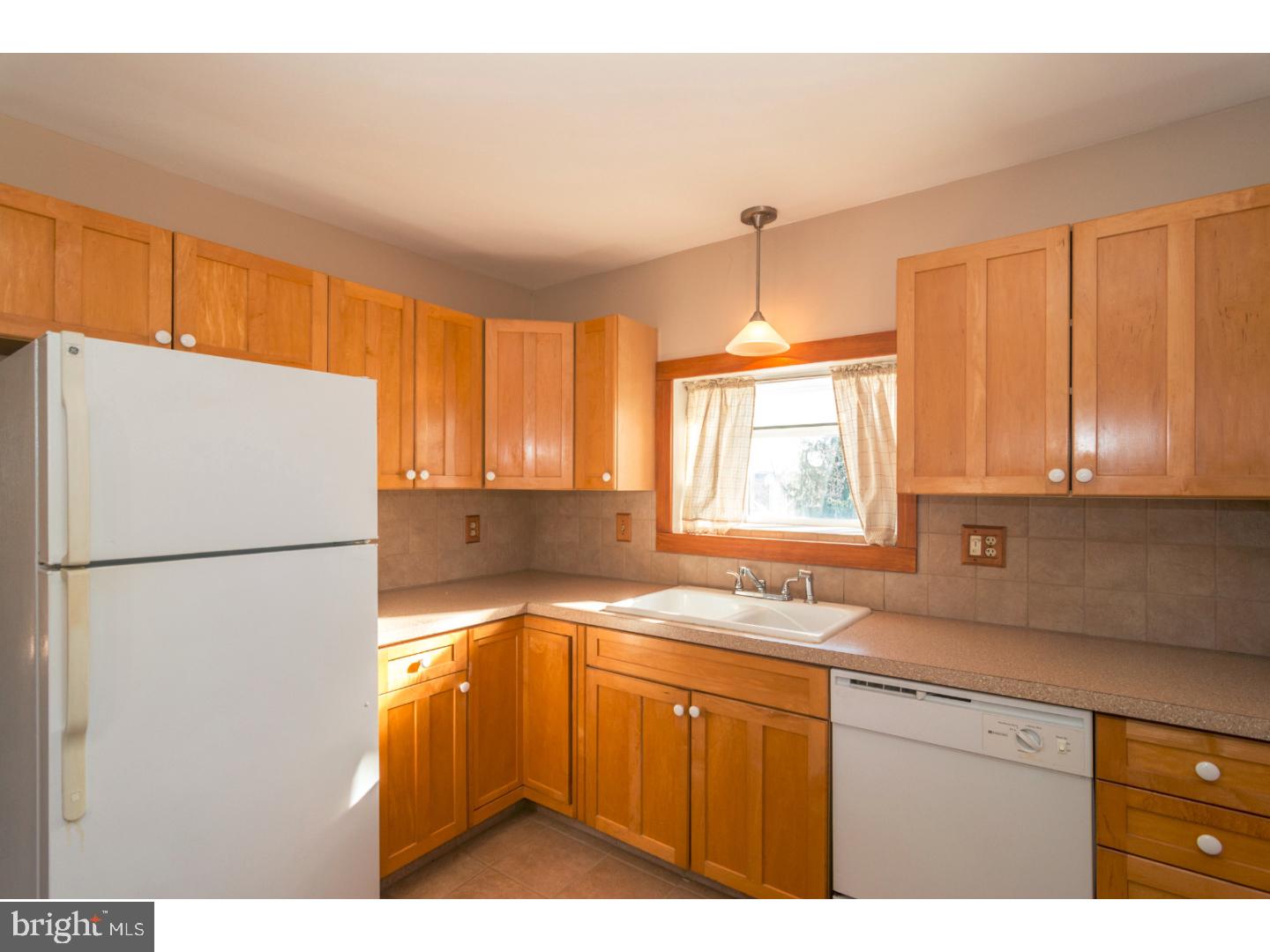 2131 Bedminster Road Perkasie, PA 18944 - Photo 5 of 16 Kitchen