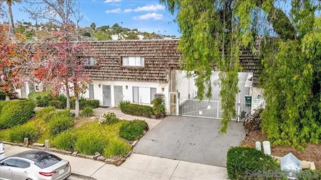 a view of a house with a yard
