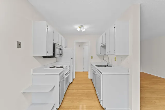 $99,900 | 10113 West 34th Street, Unit 105, Minnetonka, MN 55305