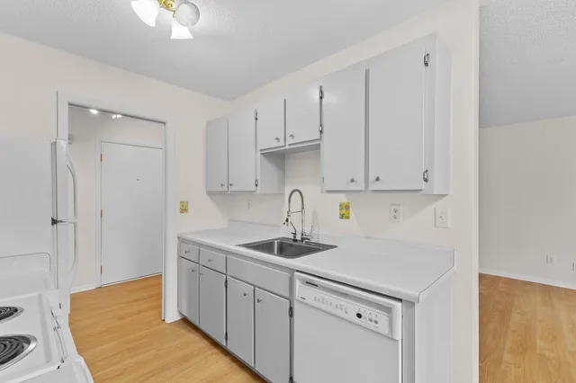 $99,900 | 10113 West 34th Street, Unit 105, Minnetonka, MN 55305