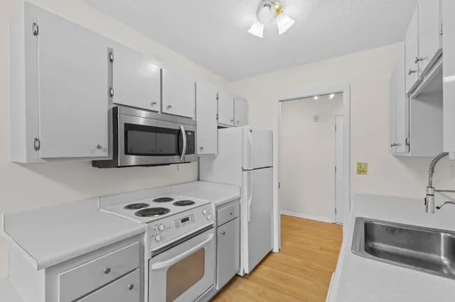 $99,900 | 10113 West 34th Street, Unit 105, Minnetonka, MN 55305