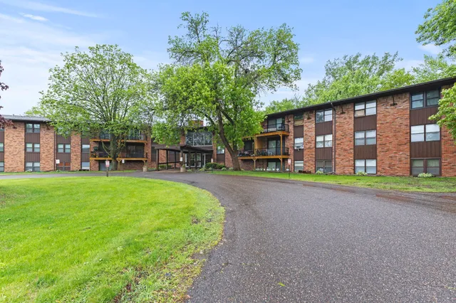 $99,900 | 10113 West 34th Street, Unit 105, Minnetonka, MN 55305