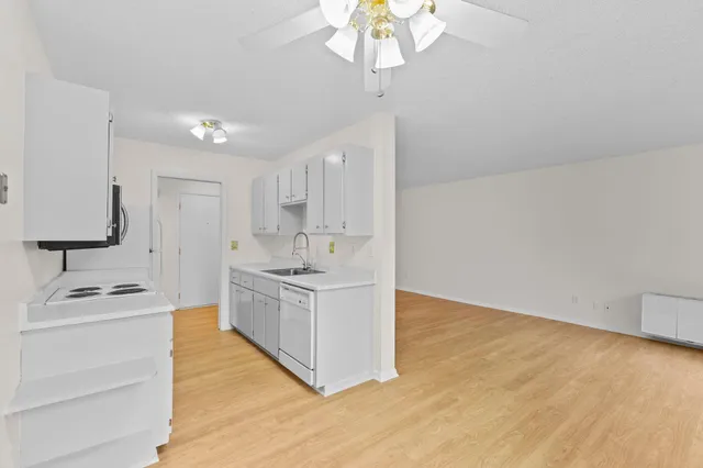 $99,900 | 10113 West 34th Street, Unit 105, Minnetonka, MN 55305