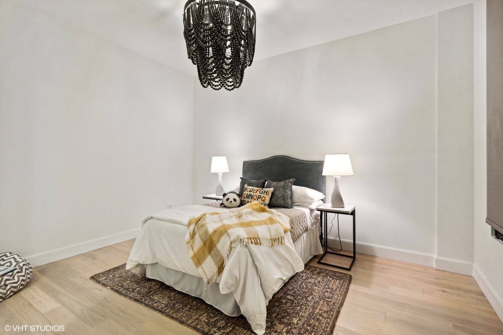 36 North Carpenter Street, Unit 2N Chicago, IL 60607 - Photo 14 of 25 a bed sitting in a bedroom next to a lamp