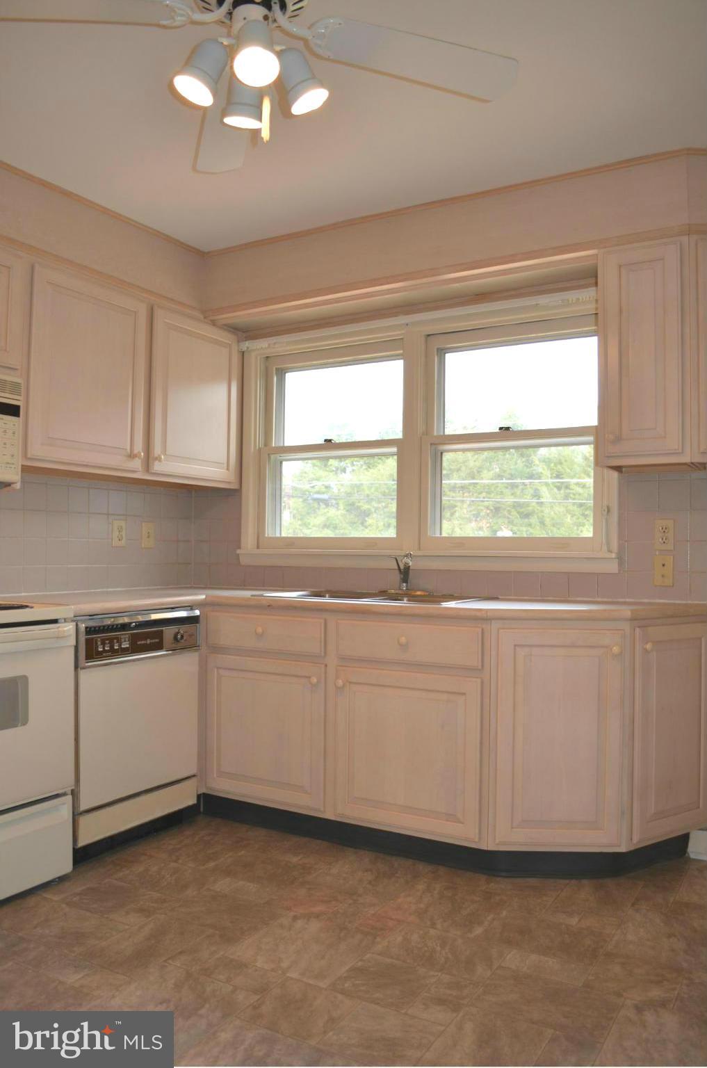 18804 Rolling Road Hagerstown, MD 21742 - Photo 8 of 25 Kitchen