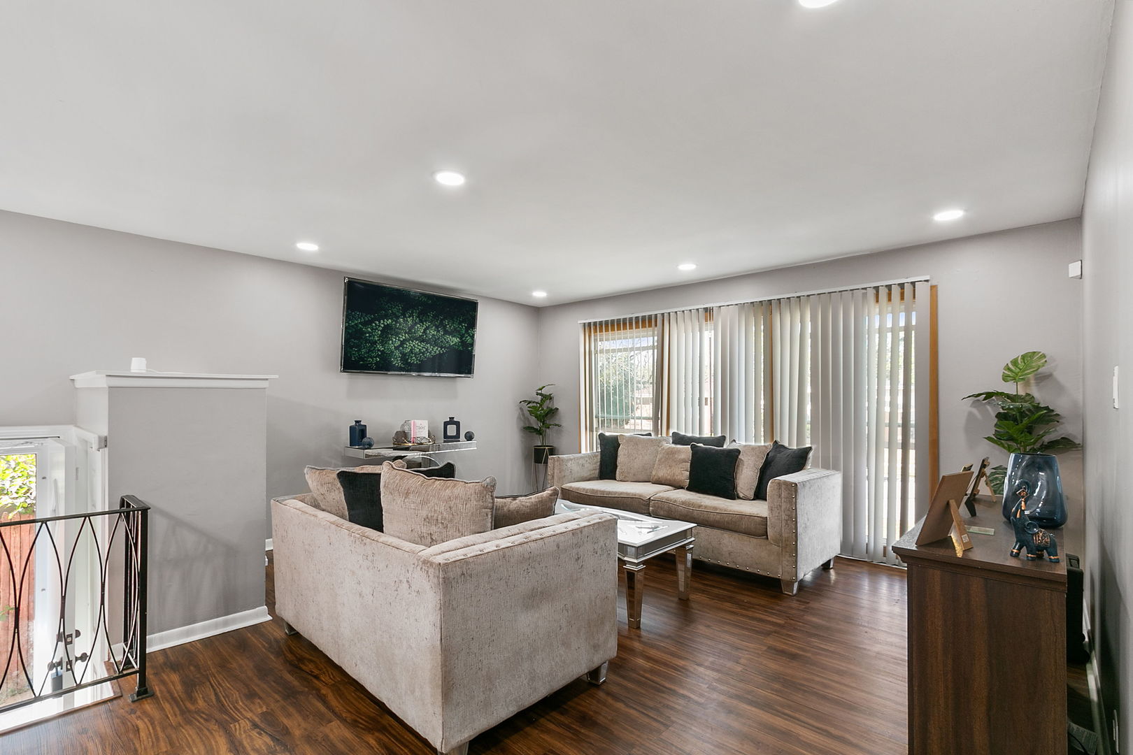 15221 Oak Street Dolton, IL 60419 - Photo 4 of 16 a living room with furniture and a flat screen tv