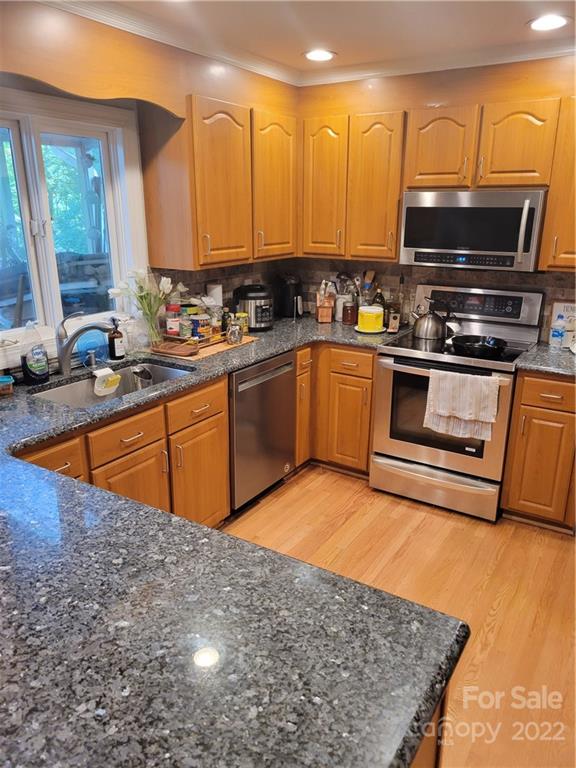 5324 Hillingdon Road Charlotte, NC 28226 - Photo 2 of 21 Gallery Image 2