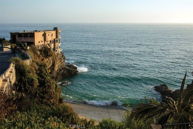 $12,800,000 | 31721 Seacliff Drive, Laguna Beach, CA 92651