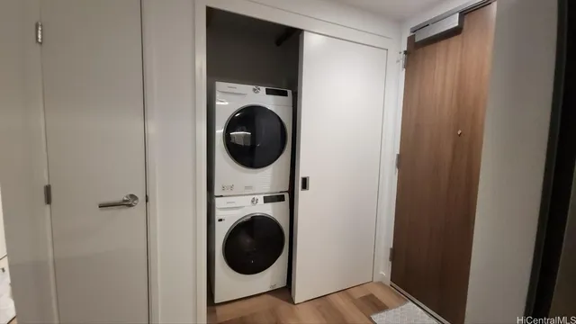 $3,300 | 1515 Liona Street, Unit 1306, Honolulu, HI 96814