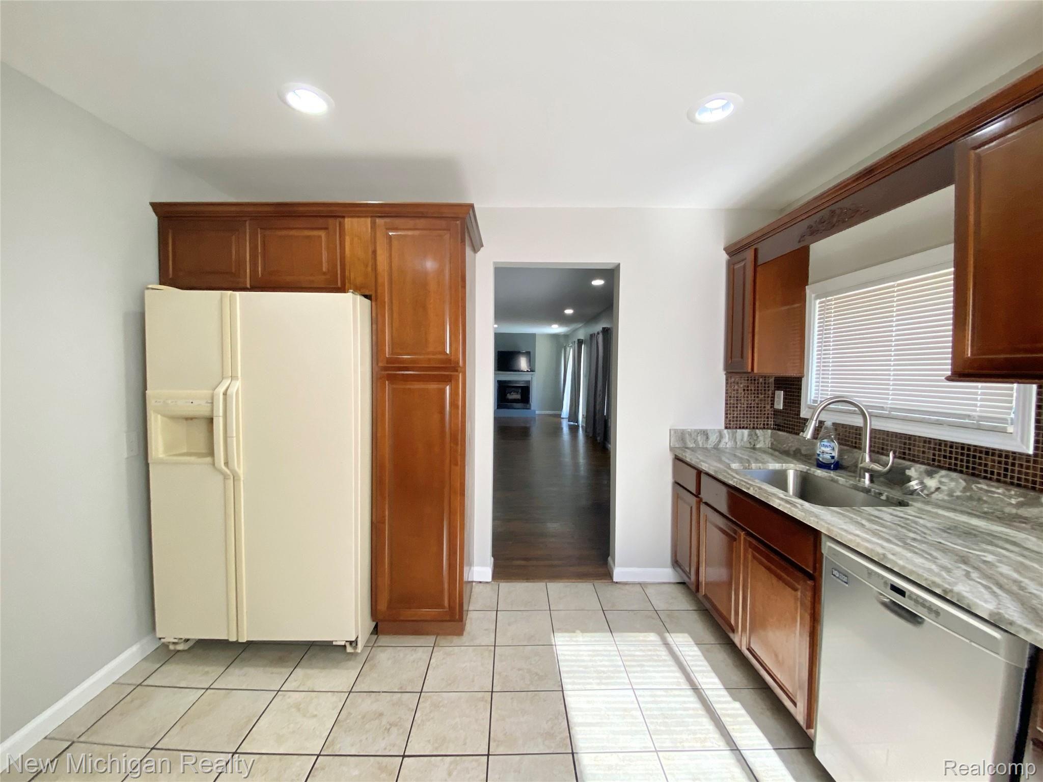 5521 Calkins Road Flint, MI 48532 - Photo 7 of 38 E20F43ED-C915-498B-A778-27CCB36F9311.jpeg