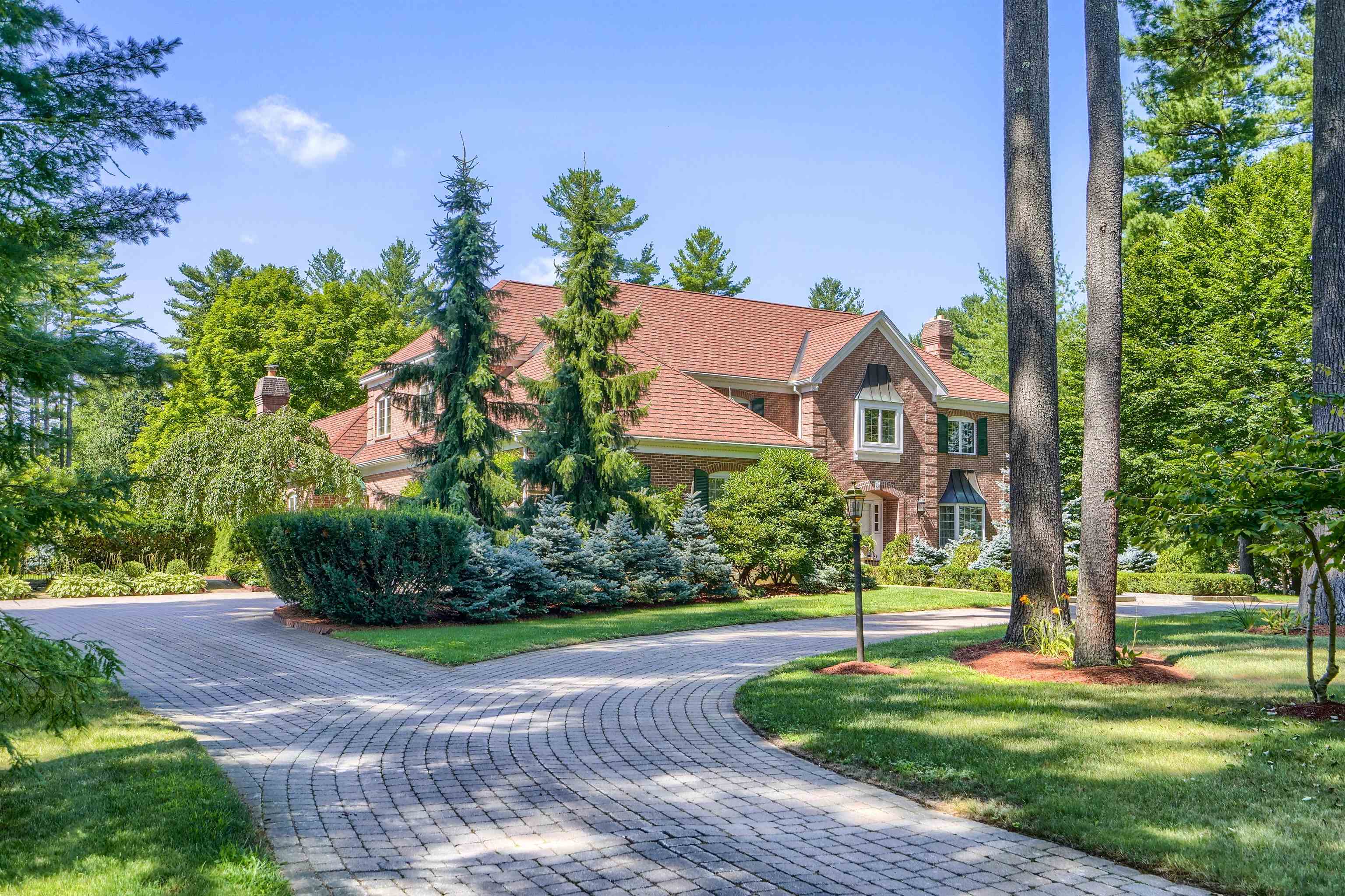 16 Camelot Road Windham, NH 03087 - Photo 2 of 40