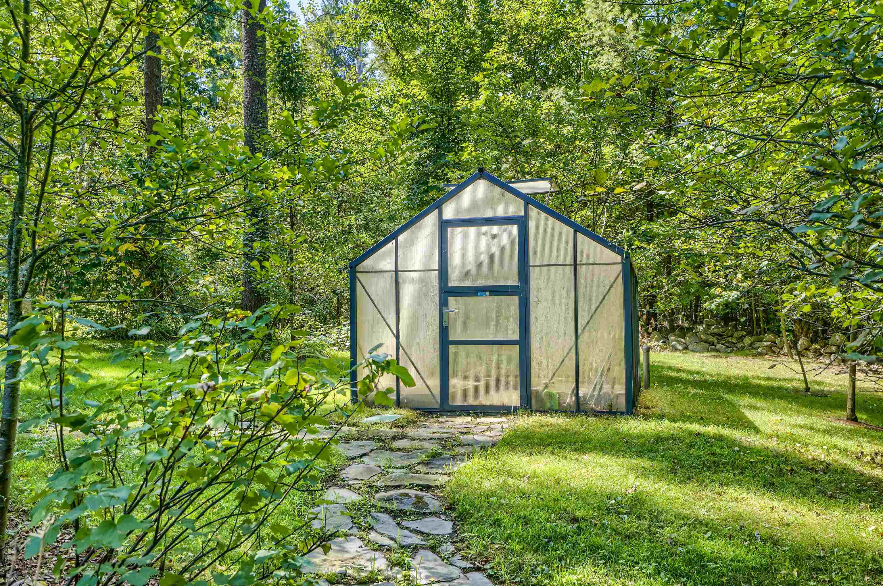 16 Camelot Road Windham, NH 03087 - Photo 32 of 40