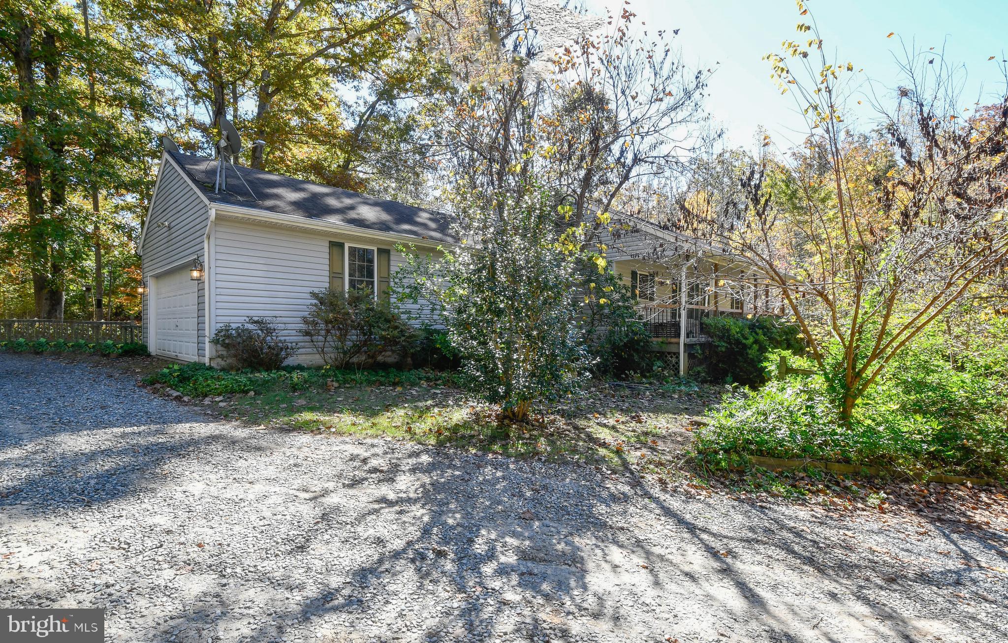 5911 Block House Road Partlow, VA 22534 - Photo 33 of 42 2 car side load garage!