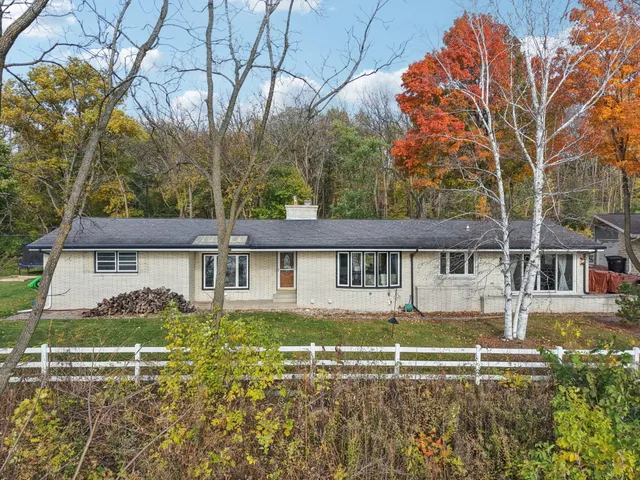 $599,900 | 150 Riverside Drive, Waterford, WI 53185