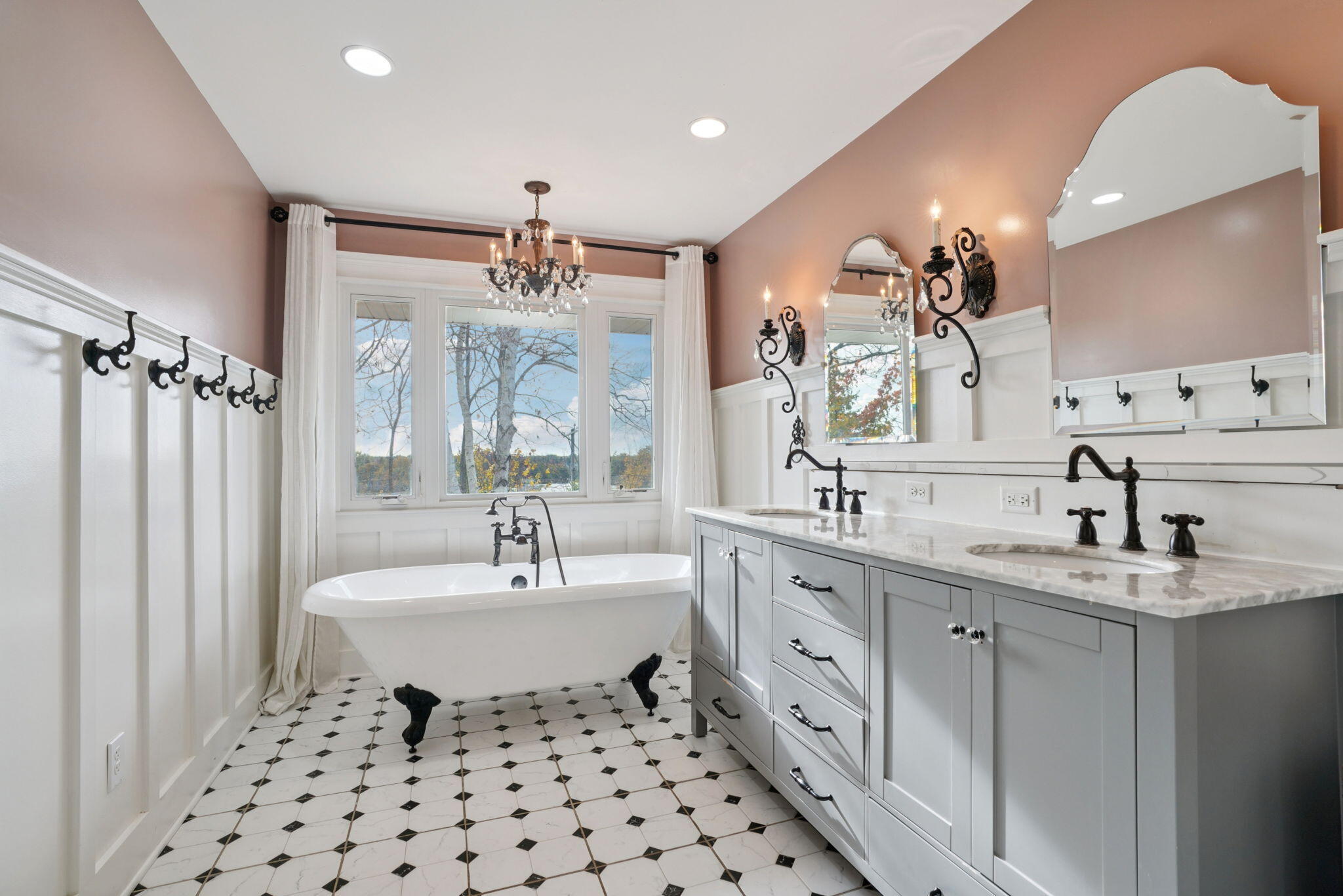 150 Riverside Drive Waterford, WI 53185 - Photo 21 of 42 Spa Bath & Double Vanity