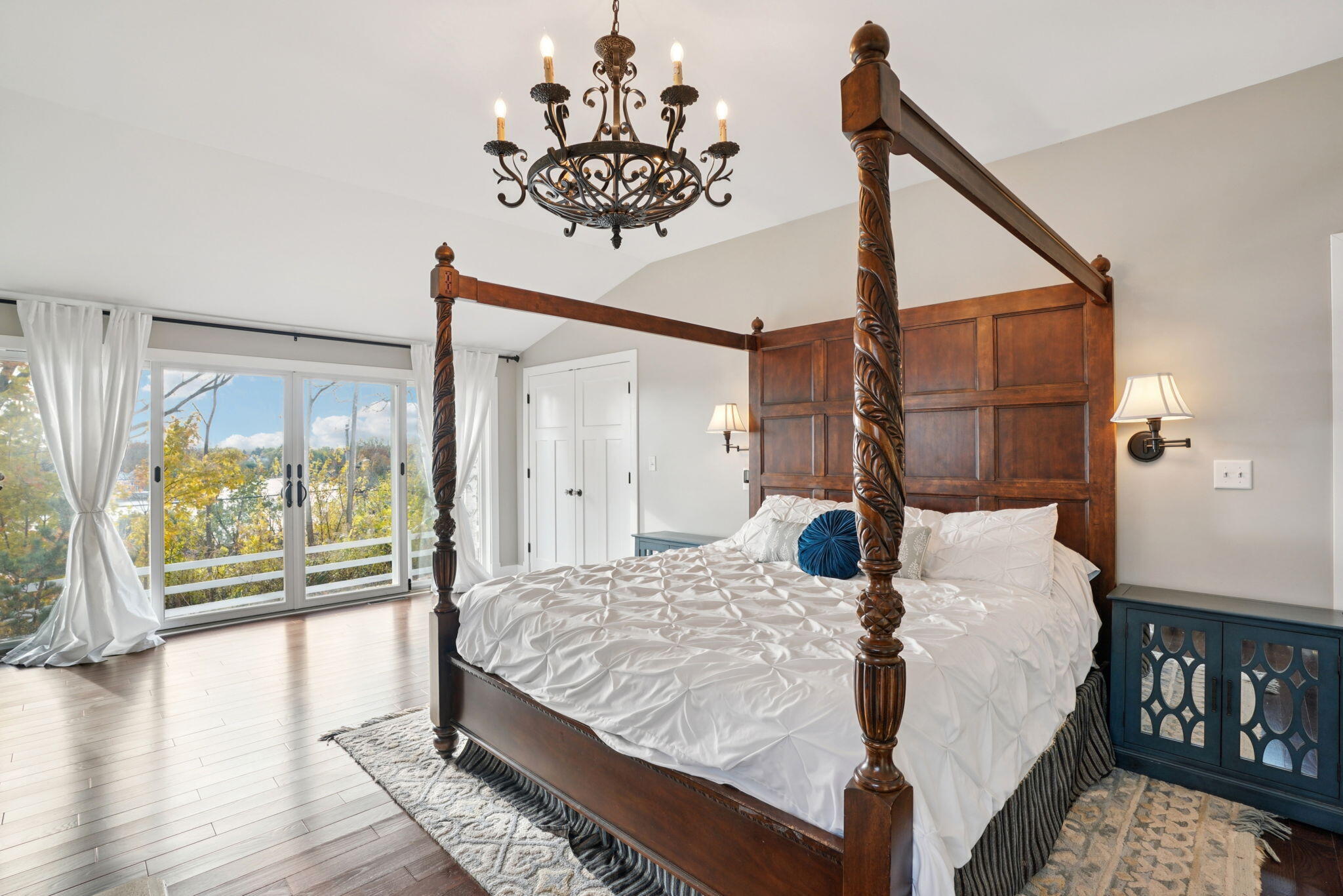 150 Riverside Drive Waterford, WI 53185 - Photo 23 of 42 Spa Bath & Double Vanity