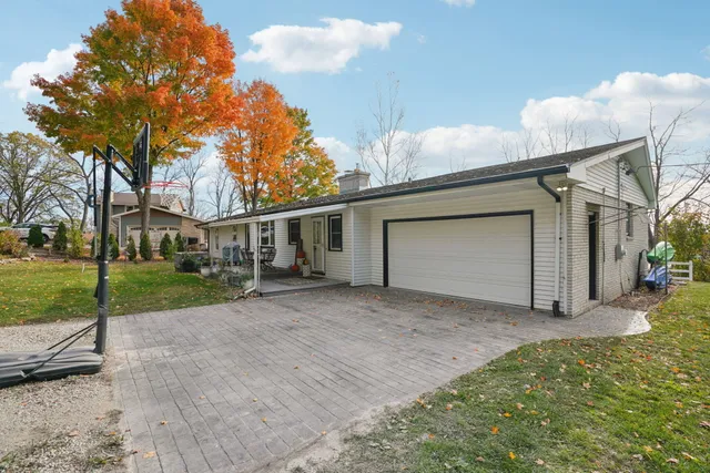 $599,900 | 150 Riverside Drive, Waterford, WI 53185