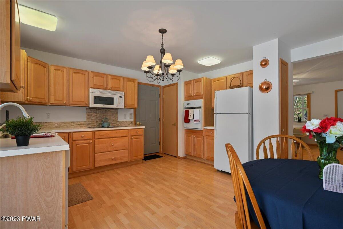 127 Spruce Road Tafton, PA 18464 - Photo 9 of 50 Large Eat-in Kitchen