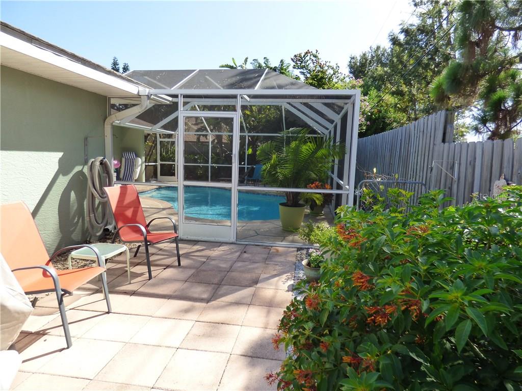 1132 Horizon Road Venice, FL 34293 - Photo 18 of 23 Side garden/sitting area
