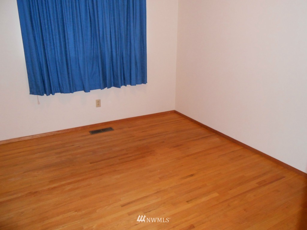 2303 Mitchell Road Southeast Port Orchard, WA 98366 - Photo 8 of 15 Gallery Image 8