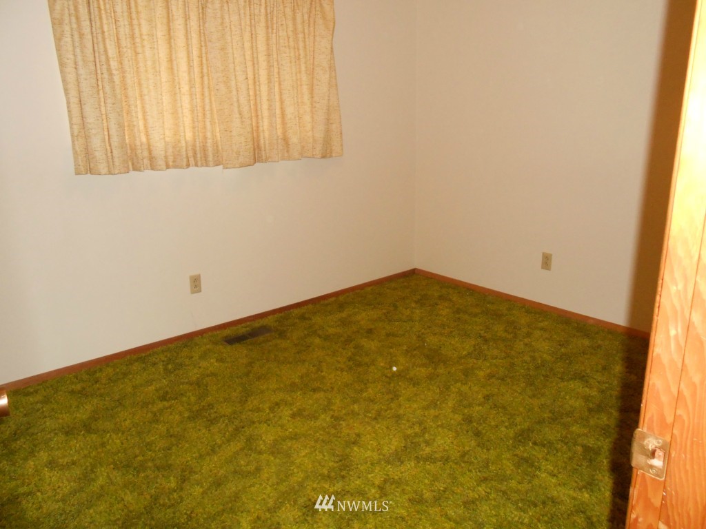 2303 Mitchell Road Southeast Port Orchard, WA 98366 - Photo 10 of 15 Gallery Image 10