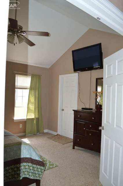 5390 East Carpenter Road Flint, MI 48506 - Photo 20 of 34 20437390-19.JPG