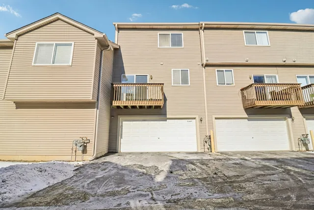 $234,900 | 31647 TallGrass Court, Lakemoor, IL 60051