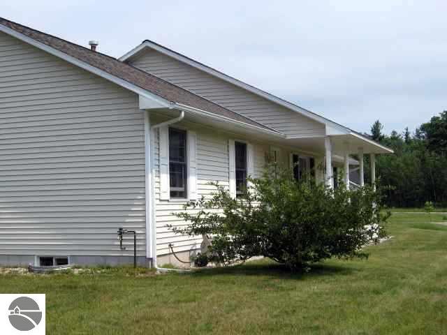 11415 Rickerd Court Williamsburg, MI 49690 - Photo 16 of 16 1736578-15.JPG