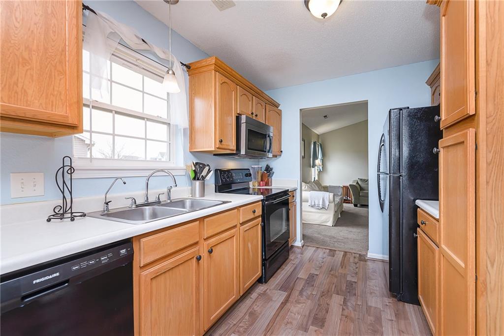 3759 Dusty Sands Road Whitestown, IN 46075 - Photo 8 of 28 Gallery Image 8