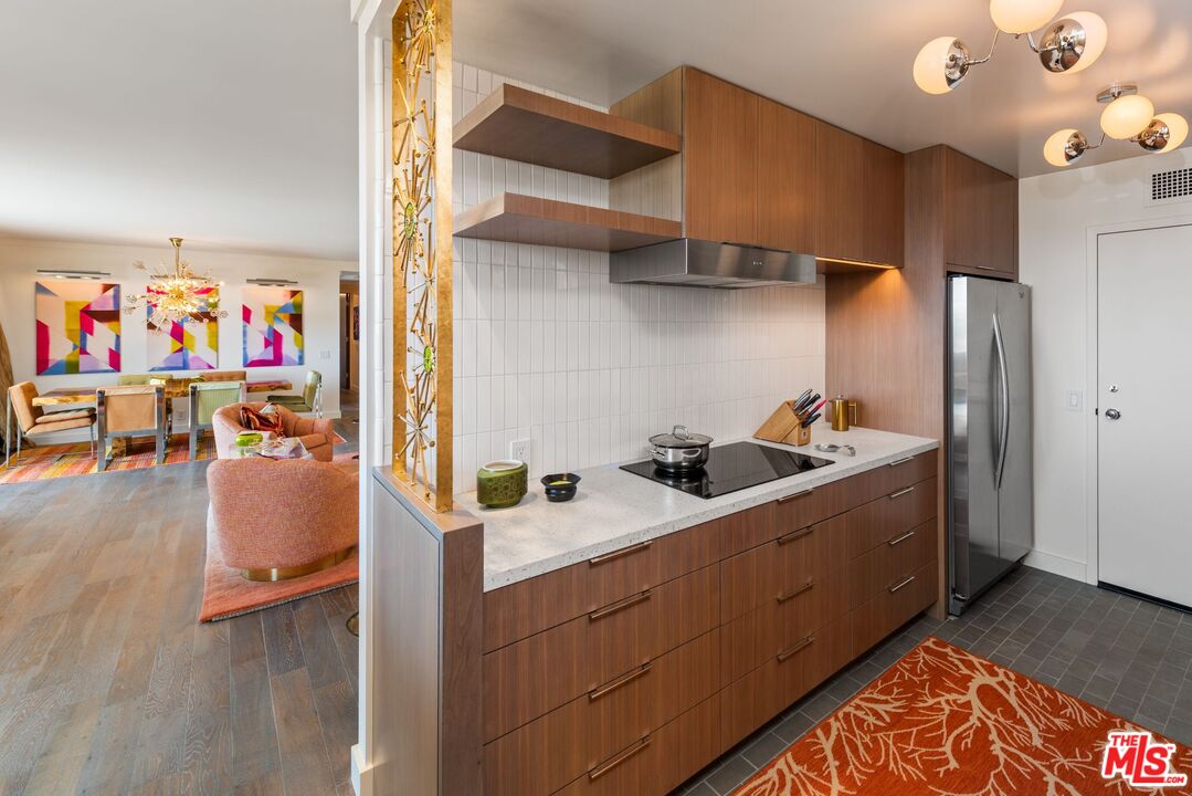 100 South Doheny Drive, Unit PH 1 Los Angeles, CA 90048 - Photo 14 of 31 a room with storage and utility