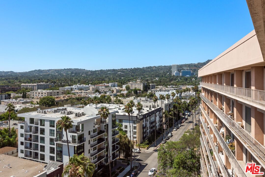 100 South Doheny Drive, Unit PH 1 Los Angeles, CA 90048 - Photo 19 of 31 a view of city with tall buildings
