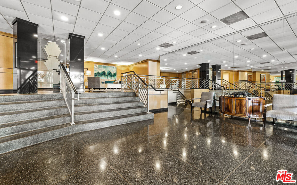 100 South Doheny Drive, Unit PH 1 Los Angeles, CA 90048 - Photo 3 of 31 a view of a hall with lots of tables and chairs