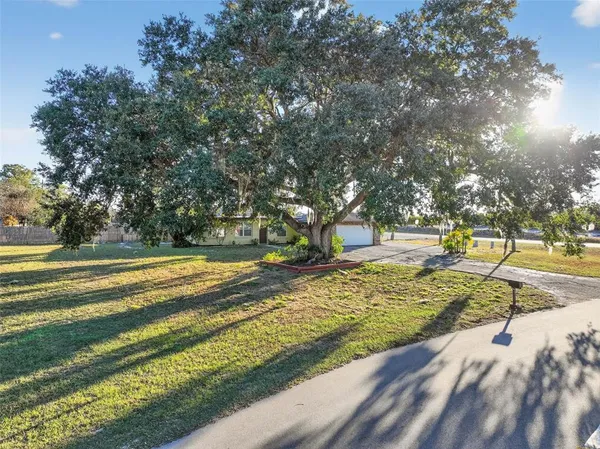 $2,600 | 8812 Oakwood Drive, Lake Wales, FL 33898
