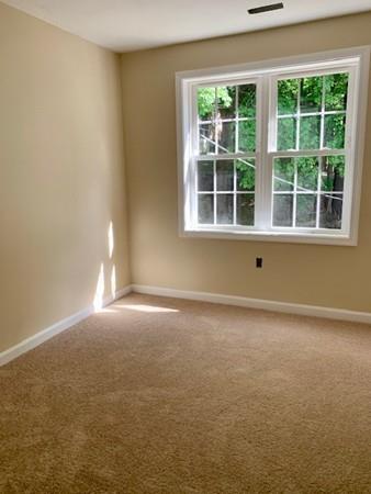 28 Mckinley Road Worcester, MA 01605 - Photo 7 of 27 Gallery Image 7