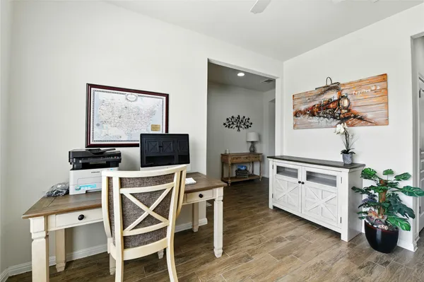 $2,800 | 107 Calhoun Lane, Georgetown, TX 78633