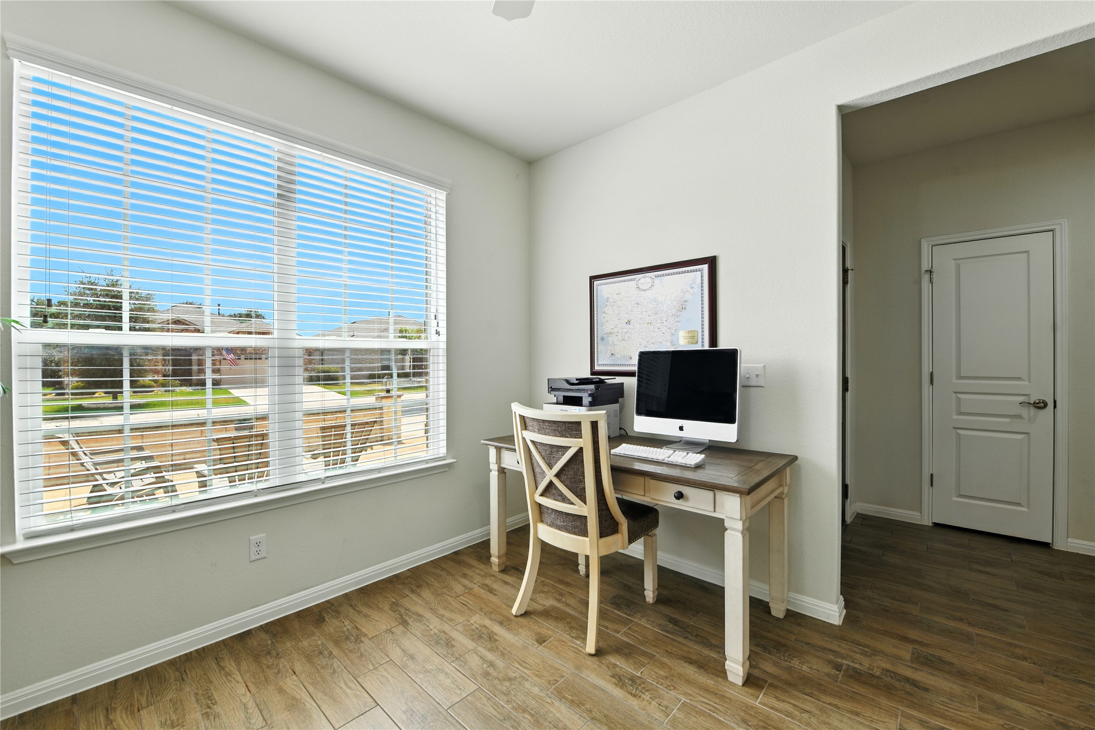 107 Calhoun Lane Georgetown, TX 78633 - Photo 15 of 36 Large picture window