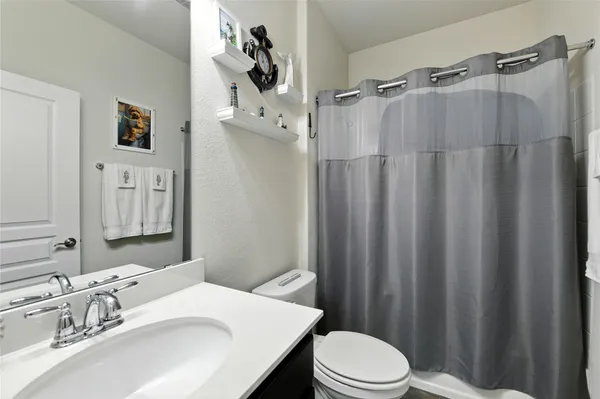 $2,800 | 107 Calhoun Lane, Georgetown, TX 78633