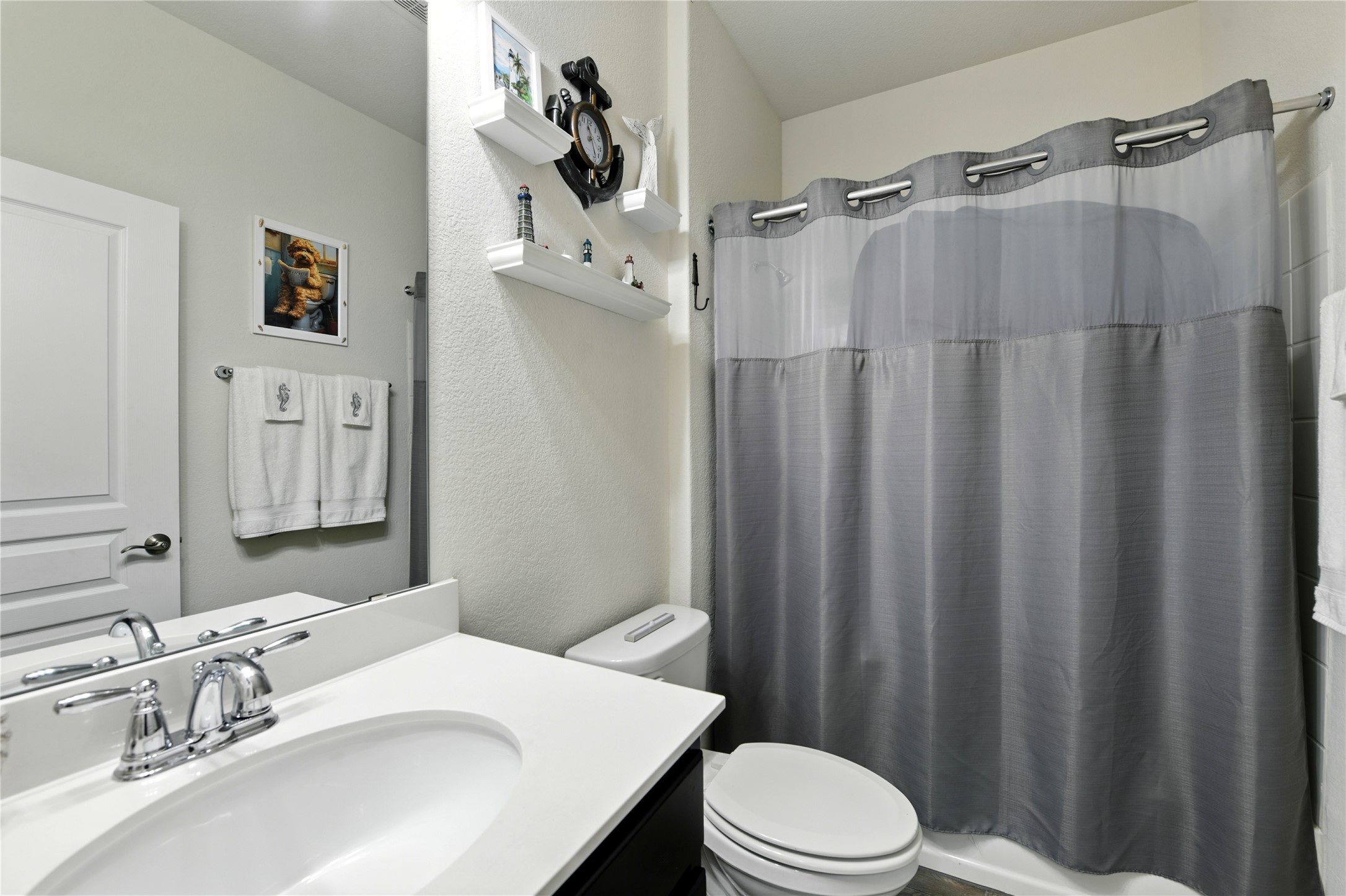 107 Calhoun Lane Georgetown, TX 78633 - Photo 26 of 36 Full bathroom off second bedroom
