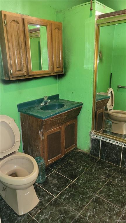 1808 North Mayberry Road Alton, TX 78573 - Photo 8 of 12 a bathroom with a toilet and a sink